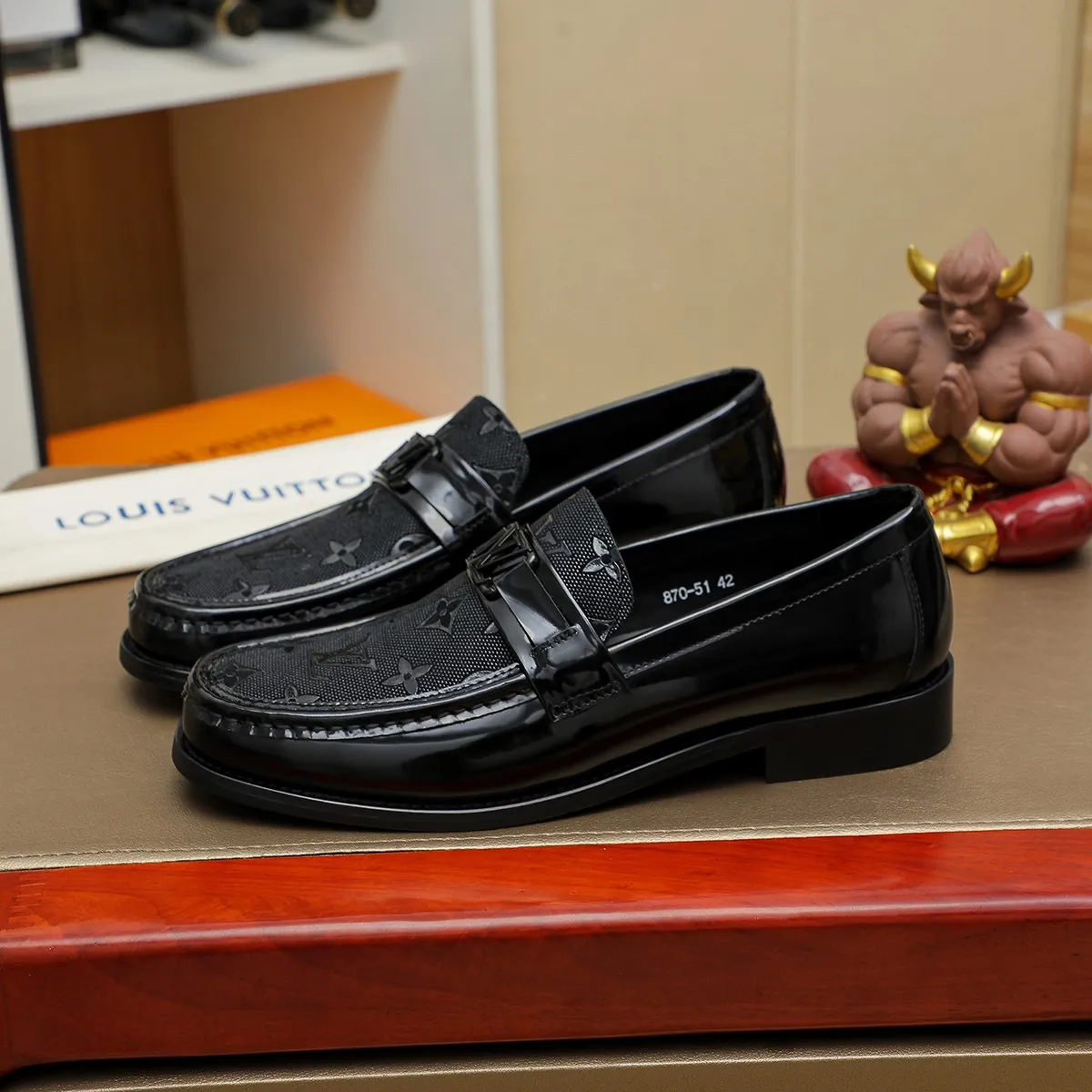Men's shoes 💰 460 💰 Louis Vuitton LV ® 🆕 model 🔛Full shoe counter, first layer cowhide, 🐂leather lined casual shoes for men, super soft outsole, essential for driving. Counter synchronization, original first layer cowhide, completely 1:1 mold customization🌹top version, color optional! Number: 39-44 (customized at 38.45)